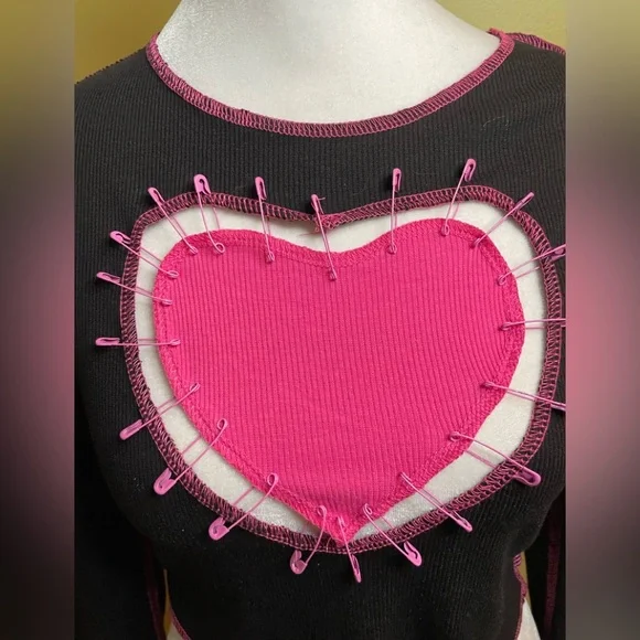 Shein Safety Pin Heart Appliqué - M - Picture 2 of 11